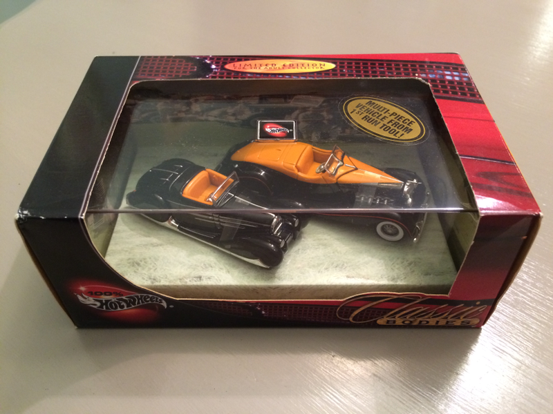 Here they are in their packaging. It’s pretty basic, but the dual display box is cool. The inside of the packaging has distorted old photos from some concours event. Makes it look like this set is from the ‘80s!